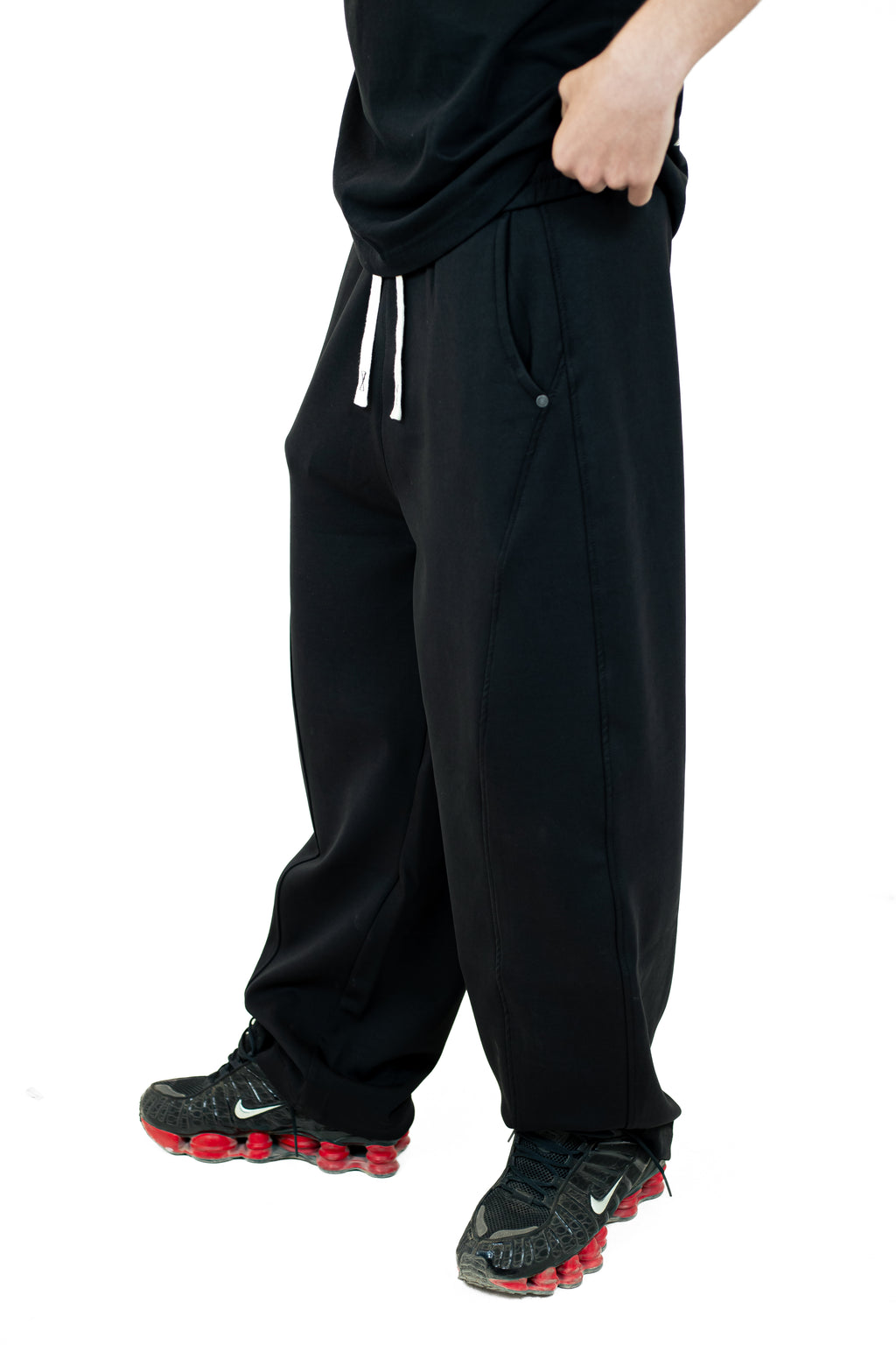 VAYR UNIT_03 Shadow Black Wide-Leg Pants - Side Profile showing the Urban Techwear Structure
